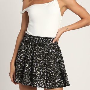 Lulus Adore Amour Black
Floral Print Ruffled Mini Skirt